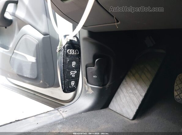 WA1LXAF77LD003469 2020 AUDI Q7 White Vista del salpicadero