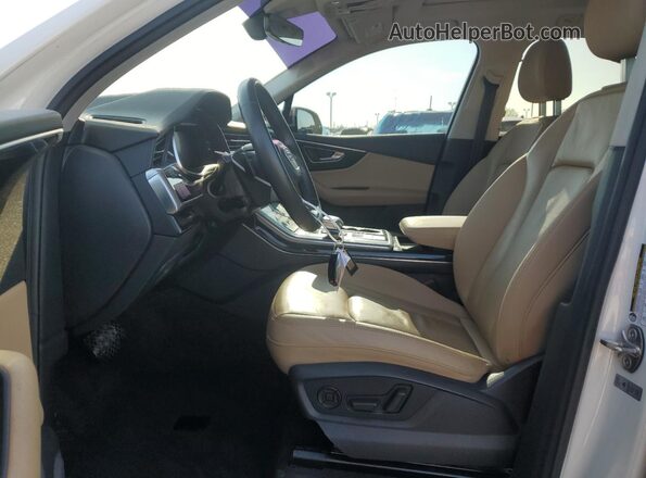 WA1LXAF79LD002453 2020 AUDI Q7 White Front interior view