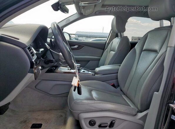 WA1VAAF73JD007235 2018 AUDI Q7 Black Dashboard view