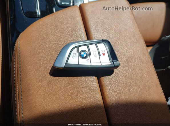 WBA13AG02MCF53616 2021 BMW 5 SERIES Black Widok deski rozdzielczej