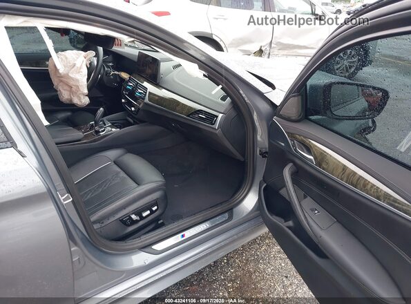 WBA13BK09PCL46381 2023 BMW M5 Серый Вид салона спереди