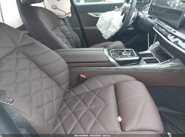 WBA33EH0XSCV88056 2025 BMW 7 SERIES White Front interior view