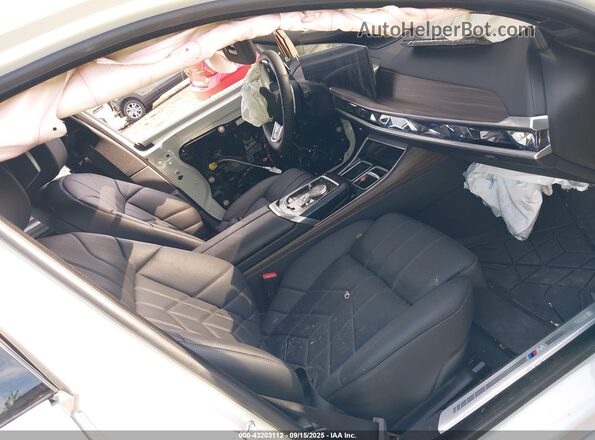 WBA33EJ01SCU74098 2025 BMW 7 SERIES White Սալոնի դիմացի տեսք