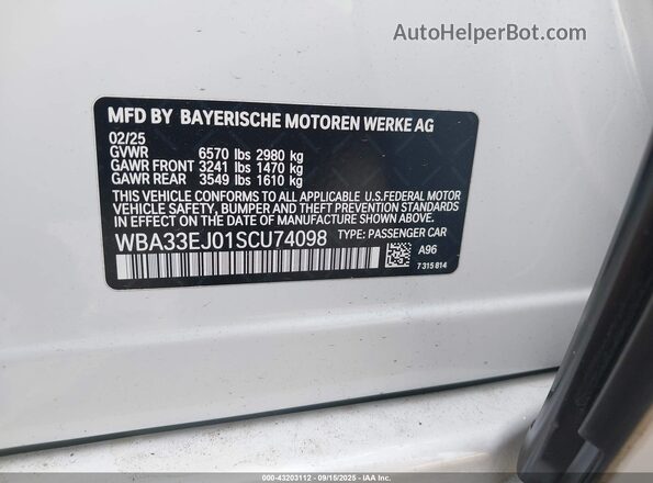 WBA33EJ01SCU74098 2025 BMW 7 SERIES White Շարժիչի բաժամունքի տեսք