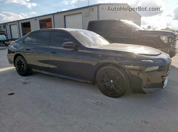 WBA33EJ02RCS57864 2024 BMW 7 SERIES Черный Передняя правая четверть