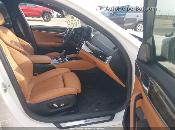 WBA53BJ0XPCM97474 2023 BMW 5 SERIES White Вид салону спереду