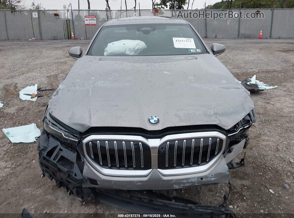 WBA53FJ02RCP18544 2024 BMW 5 SERIES Beige Սարքավորումների վահանակի տեսք