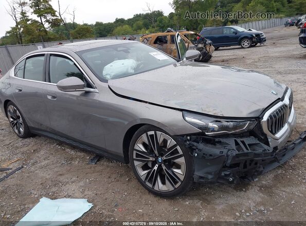WBA53FJ02RCP18544 2024 BMW 5 SERIES Beige Դիմացի տեսք