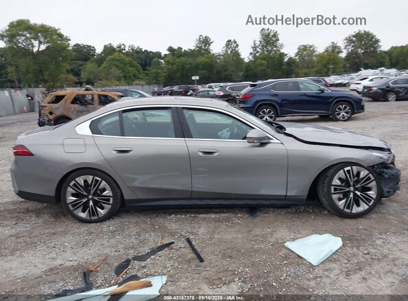 WBA53FJ02RCP18544 2024 BMW 5 SERIES Beige Սալոնի հետևի տեսք