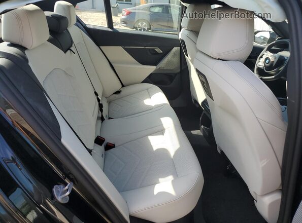 WBA53FJ04SCU24343 2025 BMW 5 SERIES Black Հետևի նստատեղերի տեսք