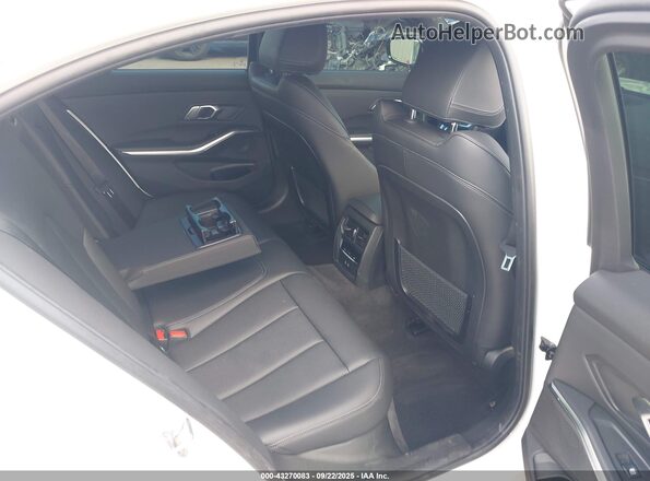 WBA5U7C06NFM32494 2022 BMW 3 SERIES White VIN կոդի պիտակի տեսք