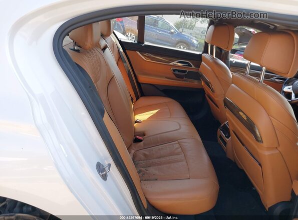 WBA7B0C52JG527303 2018 BMW 7 SERIES White VIN კოდის სტიკერის ხედი