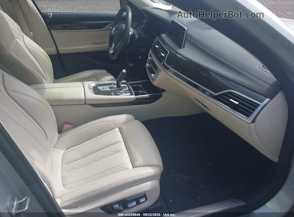 WBA7T2C00LCD27126 2020 BMW 7 SERIES Silver Вид салону спереду