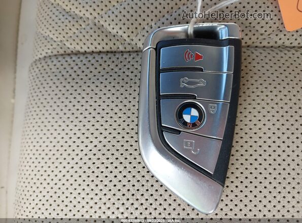 WBA7T2C06LCD39135 2020 BMW 7 SERIES Red Widok deski rozdzielczej