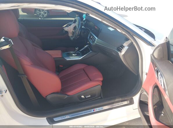 WBA83AP04PCL88068 2023 BMW M4 White Вид салону спереду