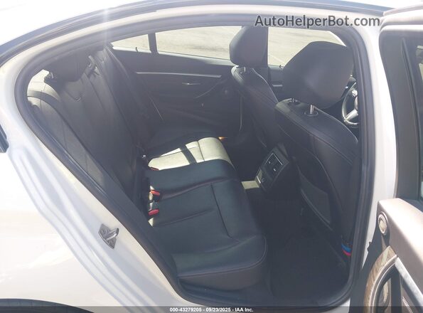 WBA8E1C52JA159449 2018 BMW 3 SERIES White Widok naklejki z numerem VIN
