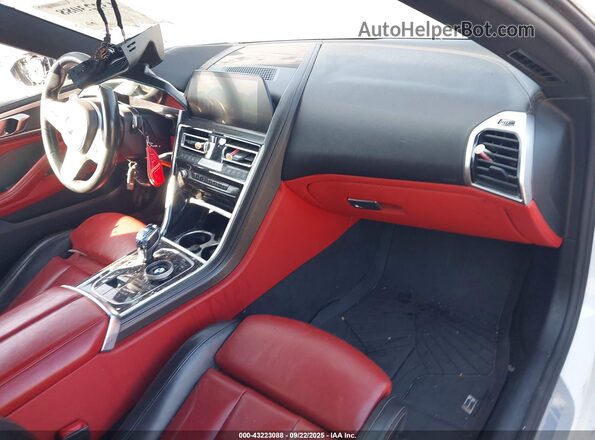 WBAGV4C08MCF58797 2021 BMW 8 SERIES White Вид салону спереду