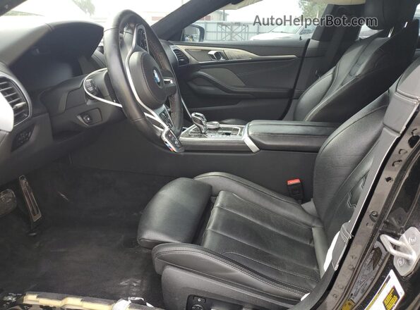 WBAGV8C02PCL57423 2023 BMW M8 Black წინა სალონის ხედი