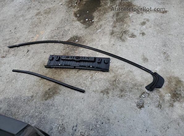 WBAGV8C02PCL57423 2023 BMW M8 Black ძრავის განყოფილების ხედი