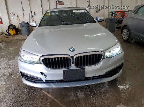 WBAJA5C57KWW25692 2019 BMW 5 SERIES Silver Вид спереду