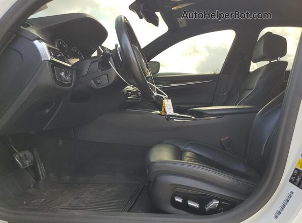 WBAJB9C53JB034866 2018 BMW M5 White Front interior view