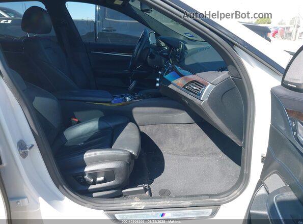 WBAJV6C54JBC99529 2018 BMW 6 SERIES White Widok wnętrza z przodu