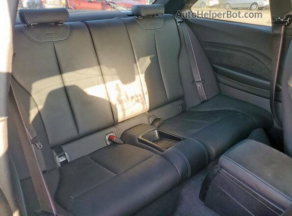 WBS2U7C05L7E57041 2020 BMW M2 White Vista de los asientos traseros