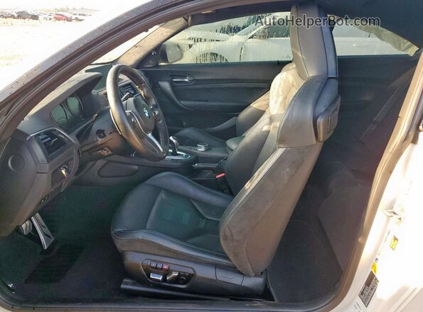 WBS2U7C05L7E57041 2020 BMW M2 White Vista interior delantera