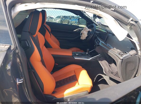 WBS53AZ05RCR01486 2024 BMW M4 Gray Vista interior delantera
