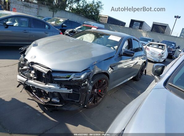 WBS83CH00PCL70074 2023 BMW M5 Silver Առջևի ձախ երեք քառորդ տեսարան