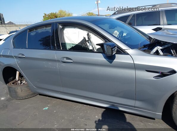 WBS83CH00PCL70074 2023 BMW M5 Silver Սալոնի հետևի տեսք