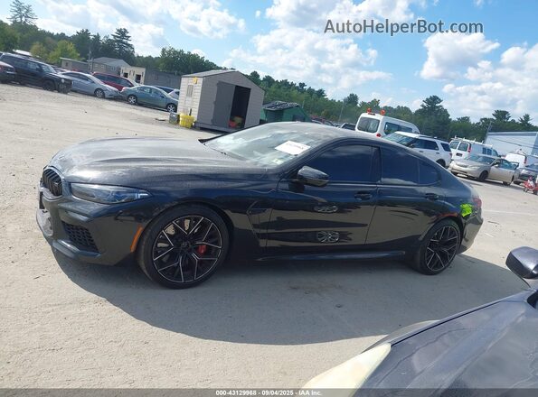 WBSGV0C0XRCN04023 2024 BMW M8 Black სალონის 360-გრადუსიანი ხედი