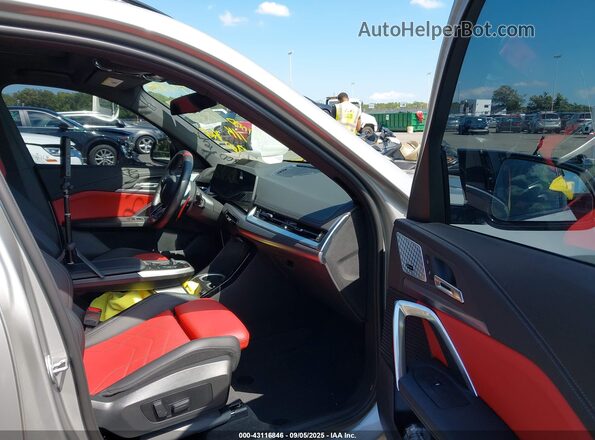 WBX13EF03S5115801 2025 BMW X1 Gray Vista interior delantera