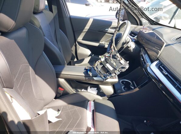 WBX73EF00S5213775 2025 BMW X1 Black წინა სალონის ხედი