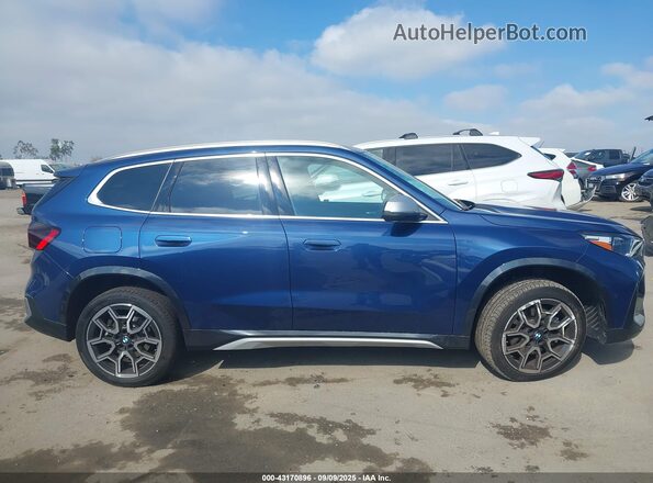 WBX73EF06R5Z79567 2024 BMW X1 Blue Rear interior view