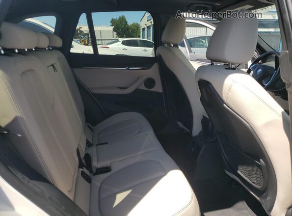 WBXHT3C30J3H32457 2018 BMW X1 White 