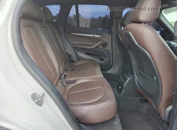 WBXHT3C36G5E47257 2016 BMW X1 Белый Вид задней части салона