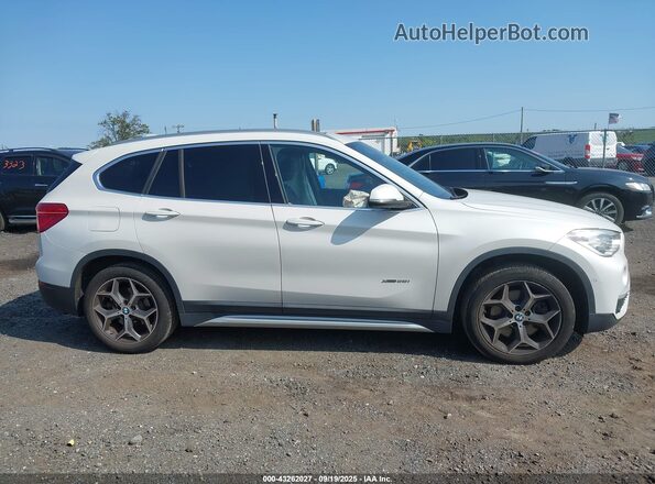 WBXHT3C37GP887814 2016 BMW X1 White Vista interior trasera