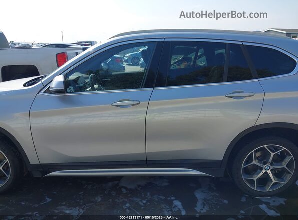 WBXHU7C51K5L09959 2019 BMW X1 Silver Панорамний вид салону 360°