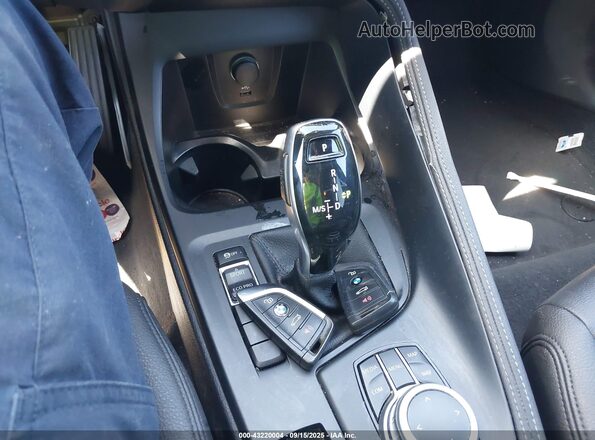 WBXJG7C03L5P42438 2020 BMW X1 White Առջևի վահանակի տեսք