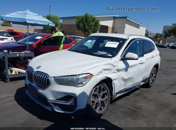 WBXJG7C03L5P42438 2020 BMW X1 White Առջևի ձախ երեք քառորդ տեսարան