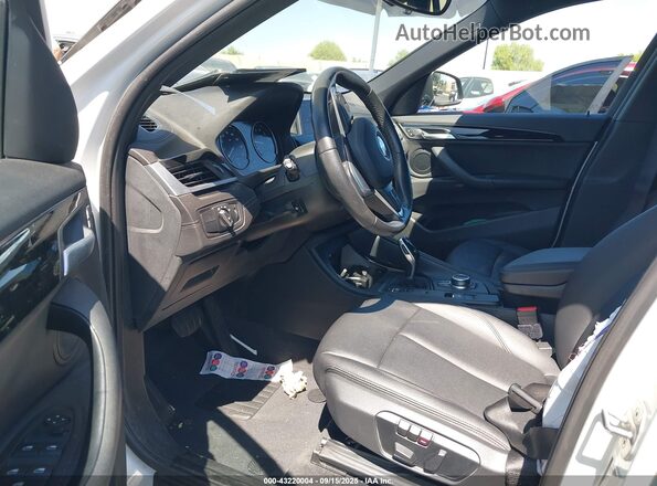 WBXJG7C03L5P42438 2020 BMW X1 White Սալոնի դիմացի տեսք
