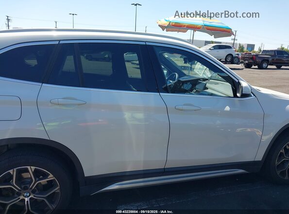 WBXJG7C03L5P42438 2020 BMW X1 White Սալոնի 360 աստիճան տեսք