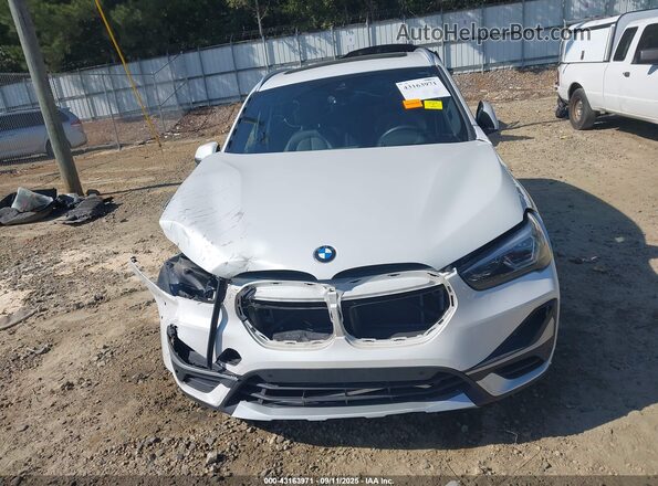 WBXJG7C03N5U62893 2022 BMW X1 White უკანა სალონის ხედი