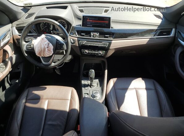 WBXJG9C00M5U43258 2021 BMW X1 White Vista del salpicadero