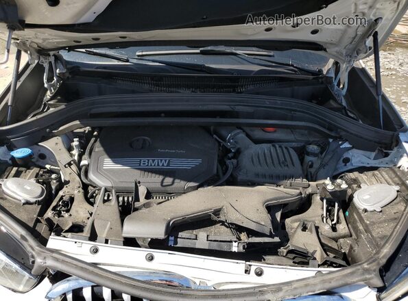 WBXJG9C00M5U43258 2021 BMW X1 White Vista del compartimento del motor