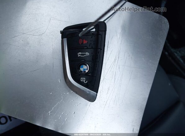 WBXYJ1C08M5S20239 2021 BMW X2 White Առջևի վահանակի տեսք