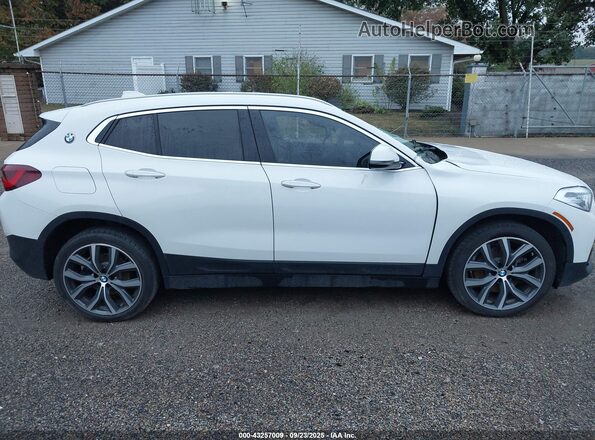 WBXYJ1C08M5S20239 2021 BMW X2 White Սալոնի 360 աստիճան տեսք