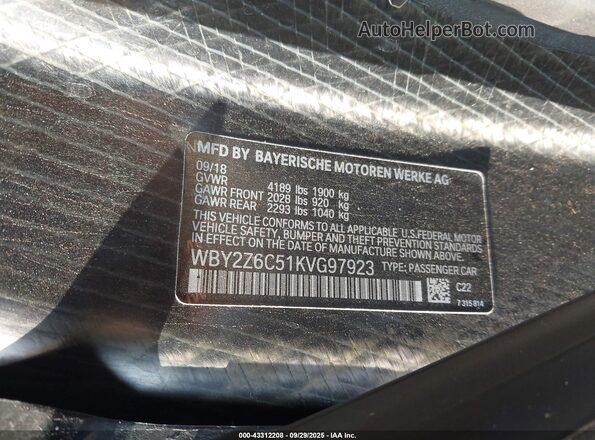 WBY2Z6C51KVG97923 2019 BMW I8 Blue Engine compartment view
