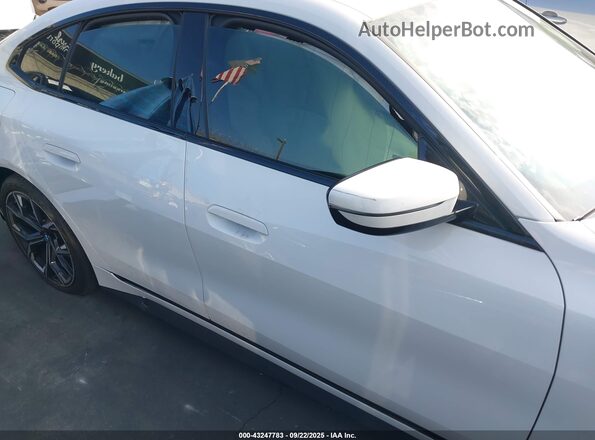 WBY73AW03NFN09831 2022 BMW I4 White Սալոնի 360 աստիճան տեսք